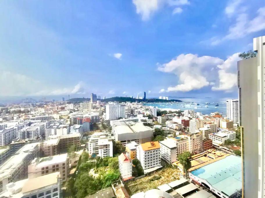 The Base Central Pattaya Quiet King-Bed With Infinity Pool & Free Netflix! Buitenkant foto