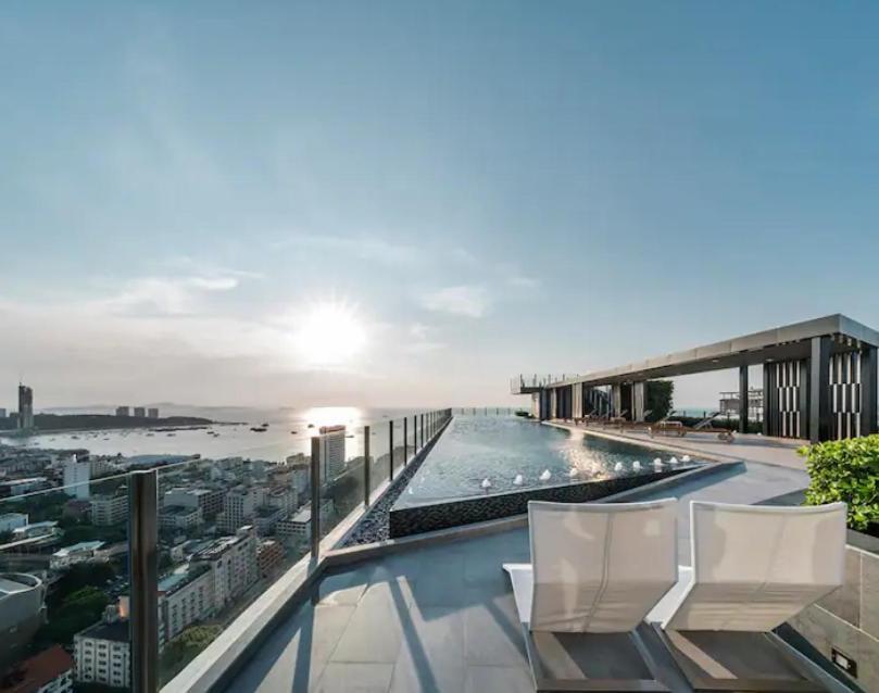 The Base Central Pattaya Quiet King-Bed With Infinity Pool & Free Netflix! Buitenkant foto