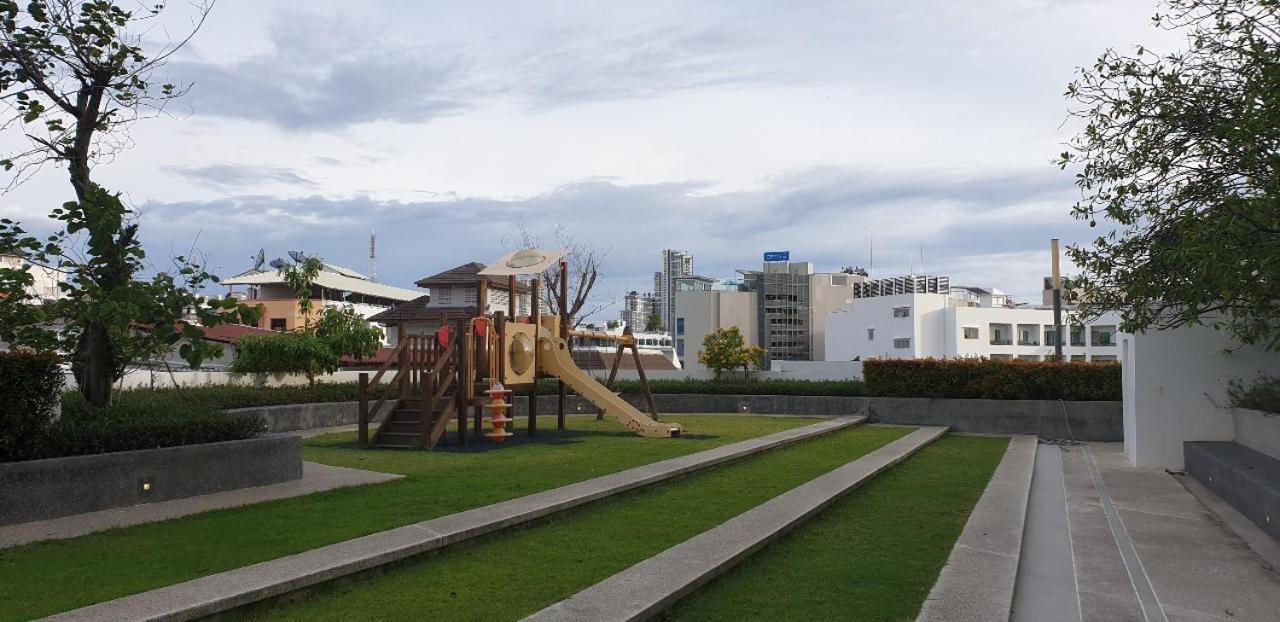 The Base Central Pattaya Quiet King-Bed With Infinity Pool & Free Netflix! Buitenkant foto