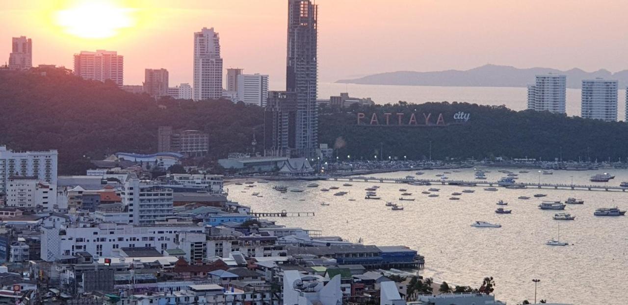 The Base Central Pattaya Quiet King-Bed With Infinity Pool & Free Netflix! Buitenkant foto
