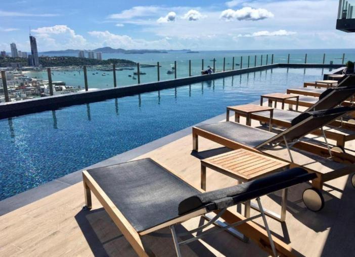 The Base Central Pattaya Quiet King-Bed With Infinity Pool & Free Netflix! Buitenkant foto
