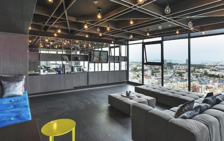 The Base Central Pattaya Quiet King-Bed With Infinity Pool & Free Netflix! Buitenkant foto