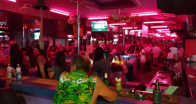 The Base Central Pattaya Quiet King-Bed With Infinity Pool & Free Netflix! Buitenkant foto