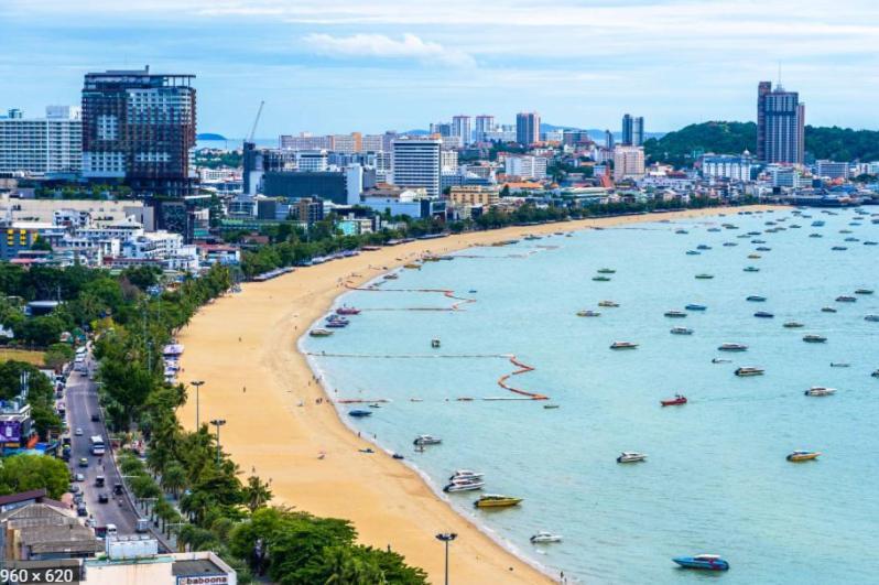 The Base Central Pattaya Quiet King-Bed With Infinity Pool & Free Netflix! Buitenkant foto